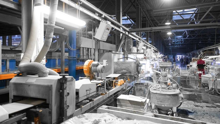 Ilustrasi Pabrik Kertas. (Dok, Freepik)nless steel machines