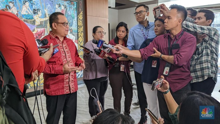 Koordinator Staf Khusus Presiden, Ari Dwipayana di Kantor Kemensetneg, Jumat (6/10/2023). (CNBC Indonesia/Emir Yanwardhana)