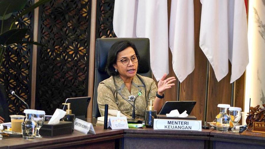 Menteri Keuangan Sri Mulyani menghadiri apat Koordinasi Terbatas terkait Pengetatan dan Pengawasan Arus Barang Impor di Kantor Kemenko Perekonomian. (Instagram/airlanggahartarto_official)