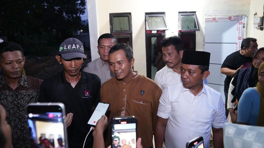 Menteri Investasi Tinjau Hunian Sementara, Warga Mengaku Puas dengan Fasilitas Pemerintah. (Dok.BKPM)