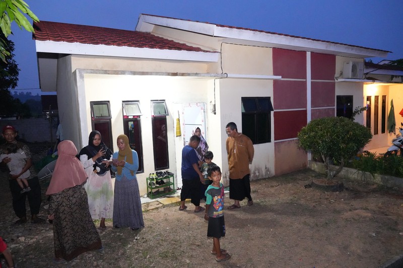 Menteri Investasi Tinjau Hunian Sementara, Warga Mengaku Puas dengan Fasilitas Pemerintah. Menteri Investasi Tinjau Hunian Sementara, Warga Mengaku Puas dengan Fasilitas Pemerintah. (Dok.BKPM)