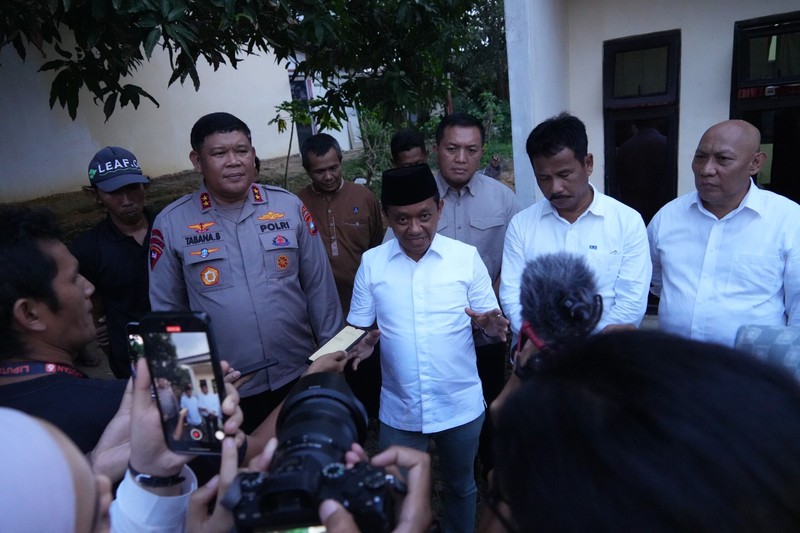 Menteri Investasi Tinjau Hunian Sementara, Warga Mengaku Puas dengan Fasilitas Pemerintah. (Dok.BKPM)