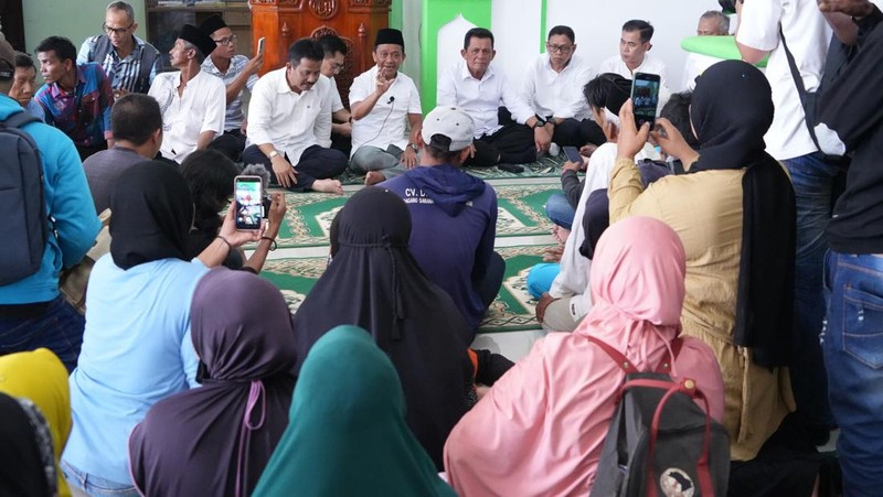 Menteri Investasi Tinjau Hunian Sementara, Warga Mengaku Puas dengan Fasilitas Pemerintah. (Dok.BKPM)