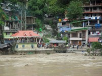 42 Orang Meninggal Akibat Banjir Bandang di Himalaya