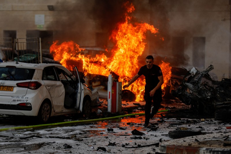 Roket ditembakkan militan Palestina ke Israel, di Gaza 7 Oktober 2023. Roket ditembakkan militan Palestina ke Israel, di Gaza 7 Oktober 2023. (REUTERS/Ibraheem Abu Mustafa)