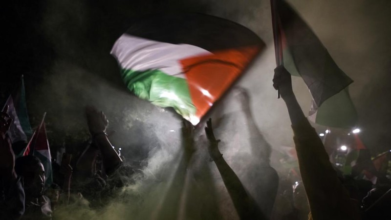 Iranian celebrate during a gathering in support of Palestinians, in Tehran, Iran, October 7, 2023. Majid Asgaripour/WANA (West Asia News Agency) via REUTERS. ATTENTION EDITORS - THIS IMAGE HAS BEEN SUPPLIED BY A THIRD PARTY.