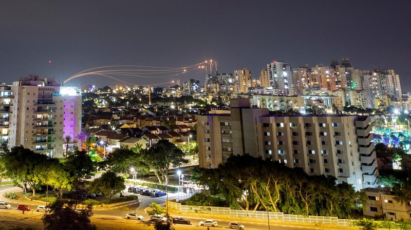 Israel's Iron Dome anti-missile system intercepts rockets launched from the Gaza Strip, as seen from Ashkelon in southern Israel October 7, 2023. REUTERS/Amir Cohen