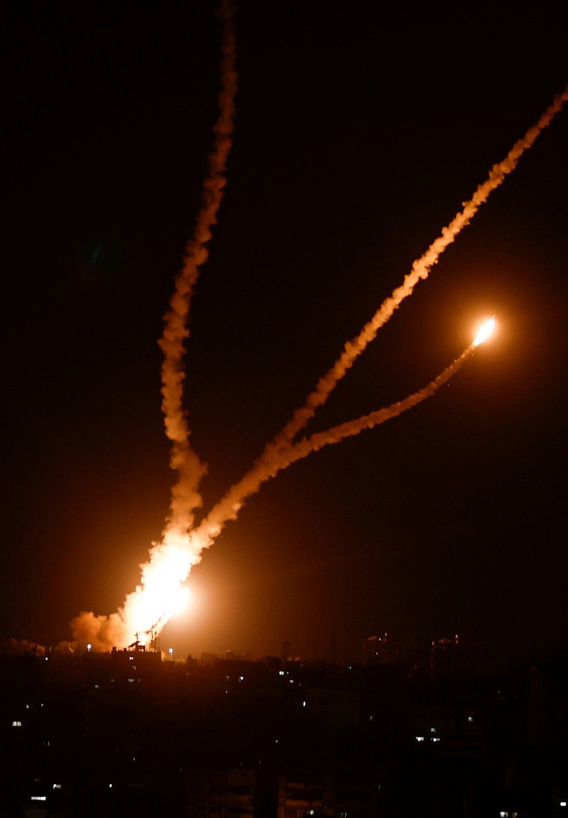 ISRAEL-PALESTINIANS/ Israel's Iron Dome anti-missile system intercepts rockets launched from the Gaza Strip, as seen from Ashkelon in southern Israel October 7, 2023. REUTERS/Amir Cohen