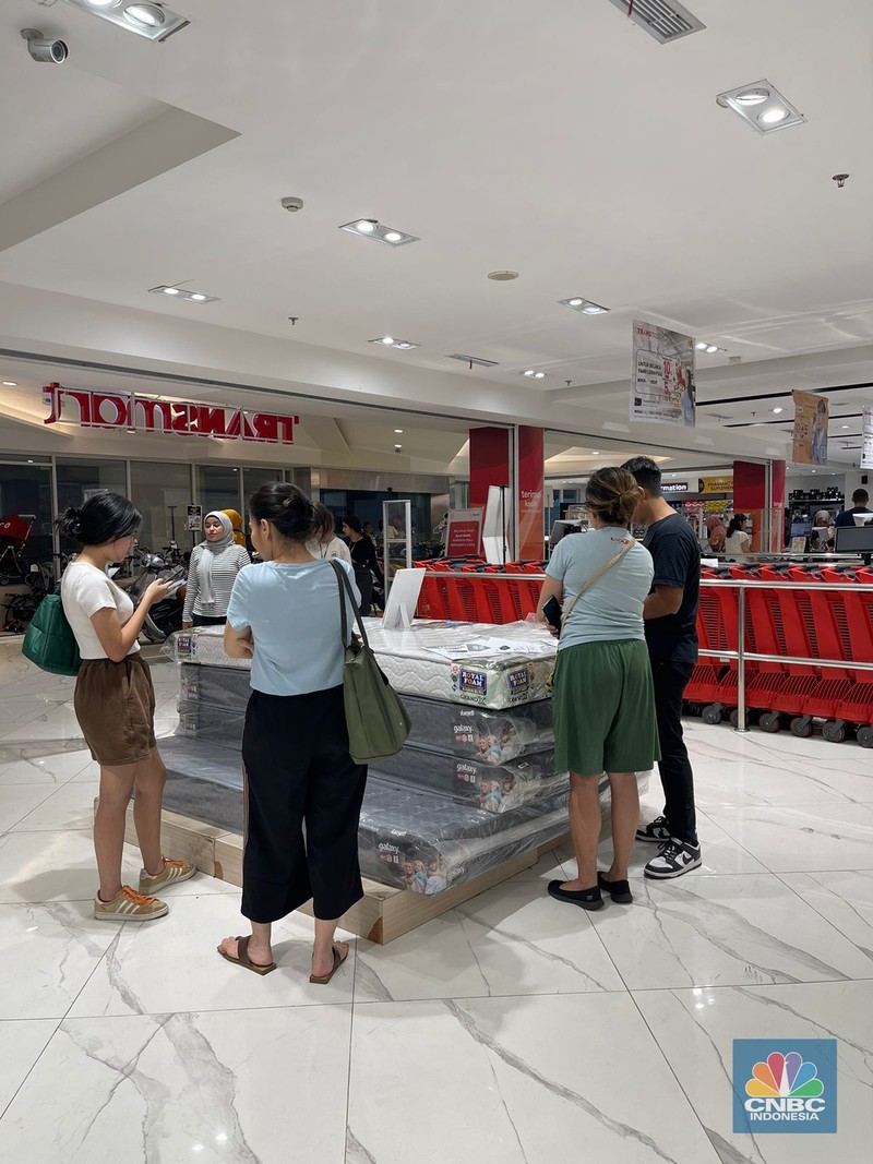 Transmart Full Day Sale di Transmart Transpark Bintaro. (CNBC Indonesia/Tety Purwanti) Transmart Full Day Sale di Transmart Transpark Bintaro. (CNBC Indonesia/Tety Purwanti)