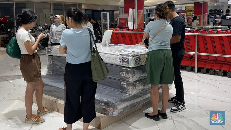 Transmart Full Day Sale di Transmart Transpark Bintaro. (CNBC Indonesia/Tety Purwanti)