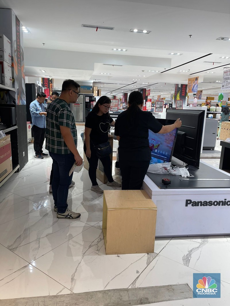 Transmart Full Day Sale di Transmart Transpark Bintaro. (CNBC Indonesia/Tety Purwanti) Transmart Full Day Sale di Transmart Transpark Bintaro. (CNBC Indonesia/Tety Purwanti)