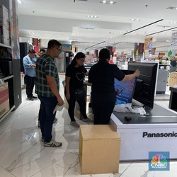 Transmart Full Day Dimulai, Elektronik Diserbu Pengunjung