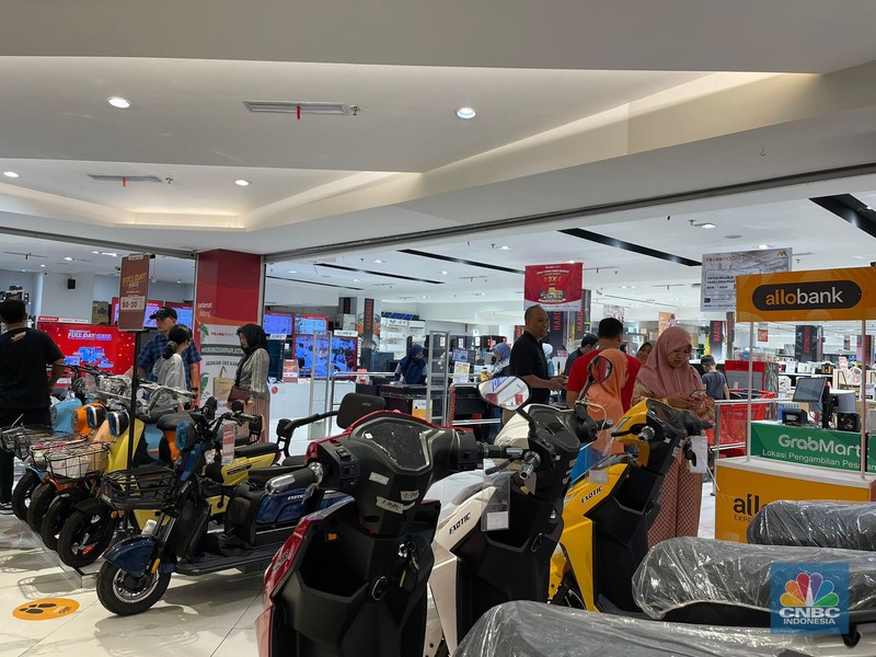 Transmart Full Day Sale di Transmart Transpark Bintaro. (CNBC Indonesia/Tety Purwanti) Transmart Full Day Sale di Transmart Transpark Bintaro. (CNBC Indonesia/Tety Purwanti)