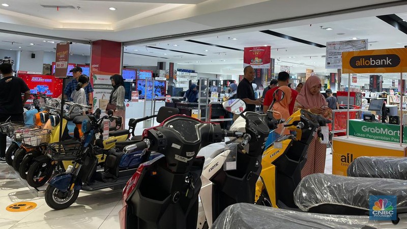 Transmart Full Day Sale di Transmart Transpark Bintaro. (CNBC Indonesia/Tety Purwanti)