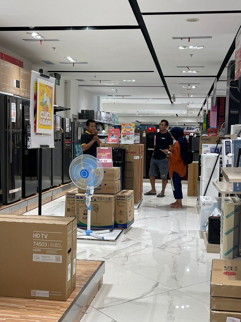 Transmart Full Day Sale di Transmart Transpark Bintaro. (CNBC Indonesia/Tety Purwanti)