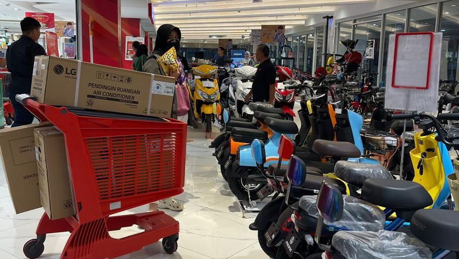 Transmart Full Day Sale di Transmart Transpark Bintaro. (CNBC Indonesia/Tety Purwanti)
