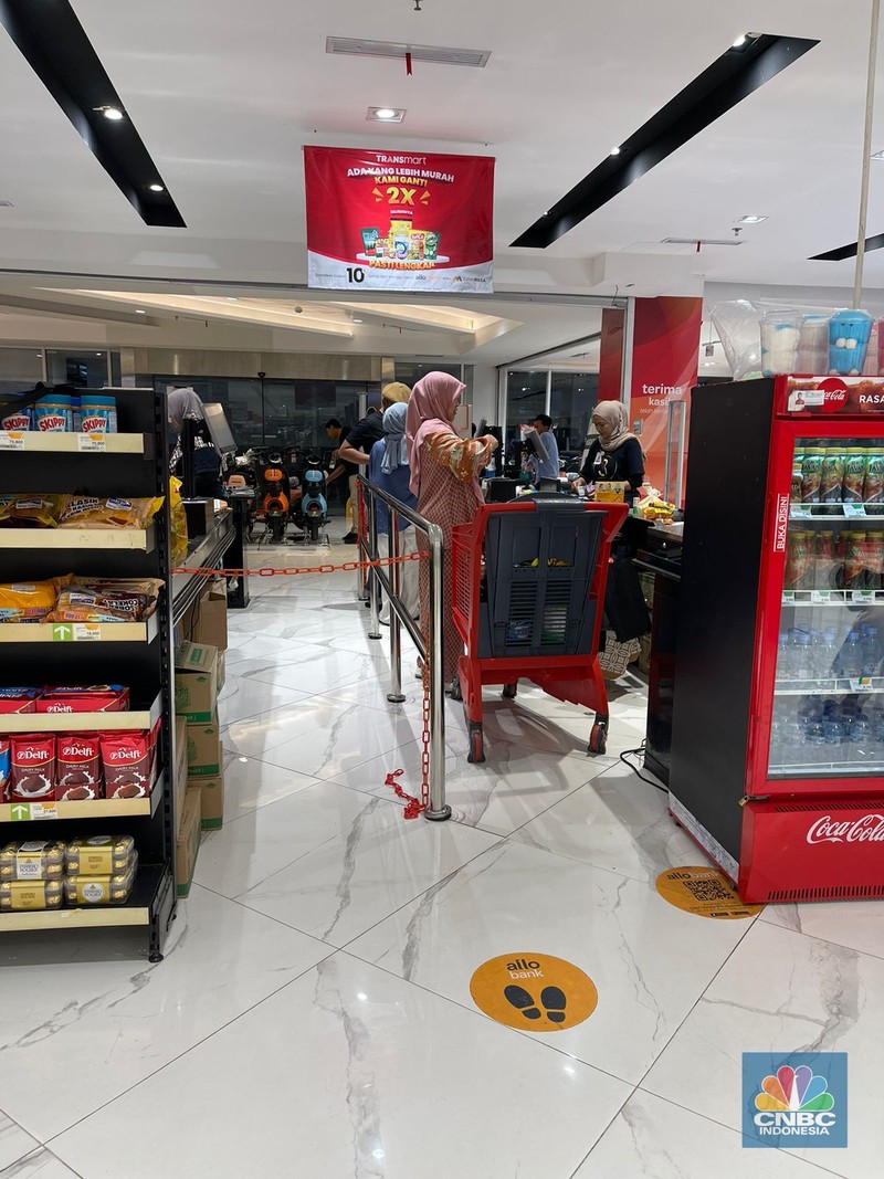 Transmart Full Day Sale di Transmart Transpark Bintaro. (CNBC Indonesia/Tety Purwanti) Transmart Full Day Sale di Transmart Transpark Bintaro. (CNBC Indonesia/Tety Purwanti)