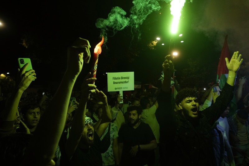 ISRAEL-PALESTINIANS/GAZA-IRAN Iranian celebrate during a gathering in support of Palestinians, in Tehran, Iran, October 7, 2023. Majid Asgaripour/WANA (West Asia News Agency) via REUTERS. ATTENTION EDITORS - THIS IMAGE HAS BEEN SUPPLIED BY A THIRD PARTY.
