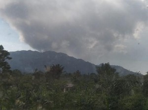 Gunung Dukono Semburkan Abu Vulkanik Setinggi 2.600 Meter