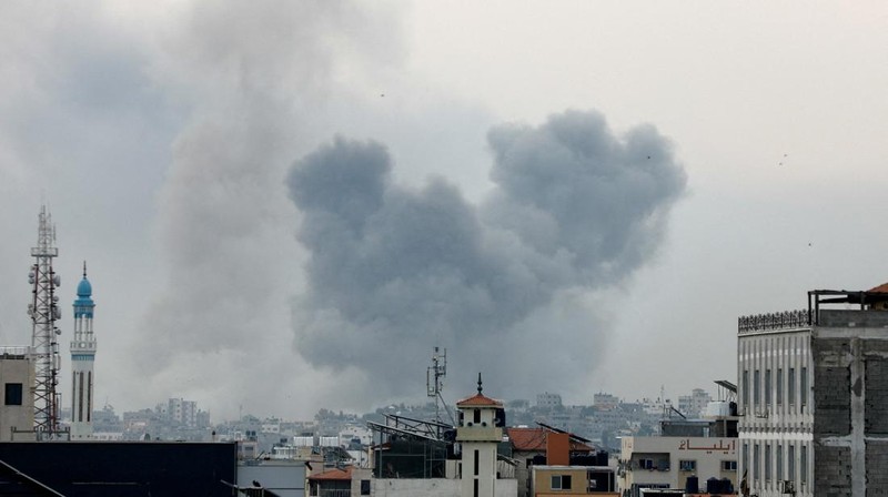Smoke rises following Israeli strikes in Gaza, October 9, 2023. REUTERS/Saleh Salem
