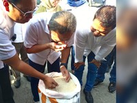 Harga Beras-Gula Meroket, Jokowi Perintahkan Lakukan Ini