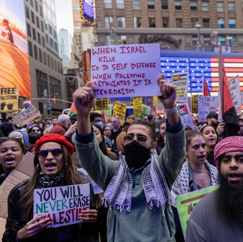 Potret Pendukung Palestina Penuhi Jalanan Kota New York