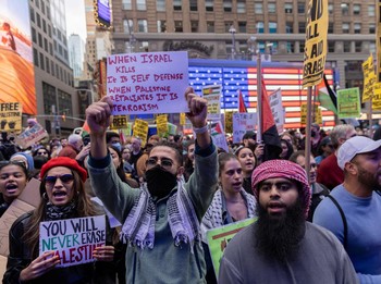 Potret Pendukung Palestina Penuhi Jalanan Kota New York