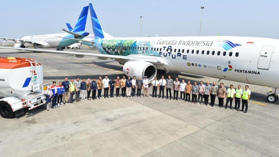 Boeing 737-800 melakukan uji coba terbang menggunakan Bioavtur j2.4 menuju Pelabuhan Ratu. Tangerang, Banten. Rabu (04/10/ 2023).