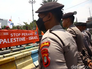 1.994 Aparat Gabungan Siaga Amankan Aksi Bela Palestina di Kedubes AS