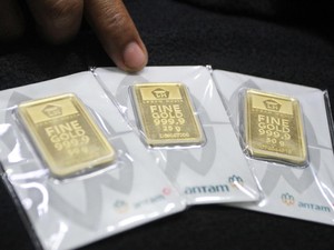 Efek Tarif Trump Masih Terasa: Dolar AS Tembus Rp 17.200-Emas Anjlok