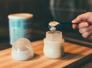 Kemenkes Jelaskan Aturan Pemerintah Larang Promosi Susu Formula Bayi