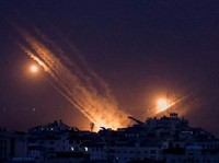 Israel Dibom Sana-Sini, Digempur Houthi-Diserang dari Lebanon