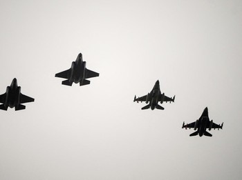 Israel Vs Iran Menggila, AS Kirim Jet Tempur hingga Kapal Induk Nuklir
