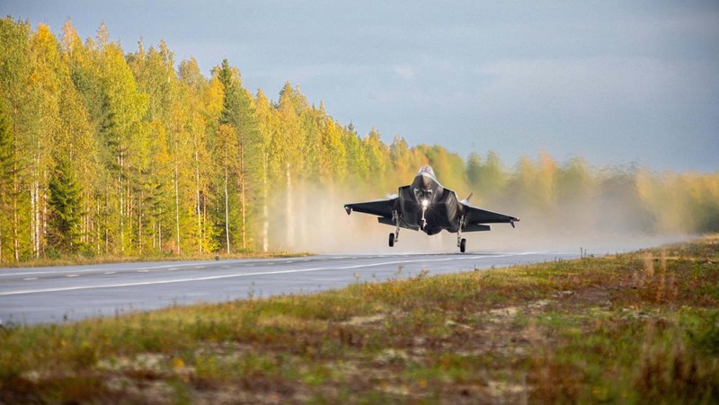 Pesawat tempur canggih generasi kelima, F-35. (via REUTERS/RITZAU SCANPIX)