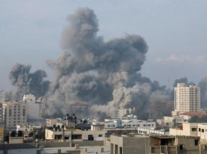 Serangan Israel Belum Berhenti, Gumpalan Asap Pekat Selimuti Langit Gaza