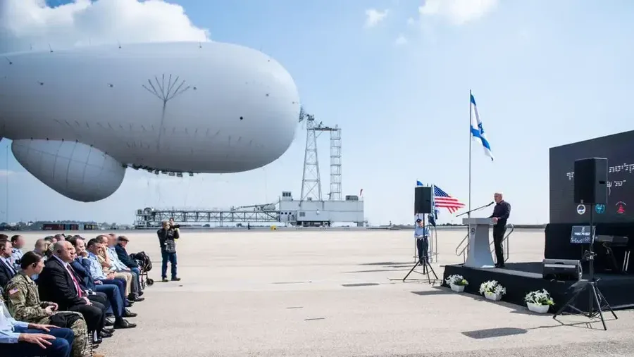 Balon mata-mata raksasa Sky Dew milik Israel.