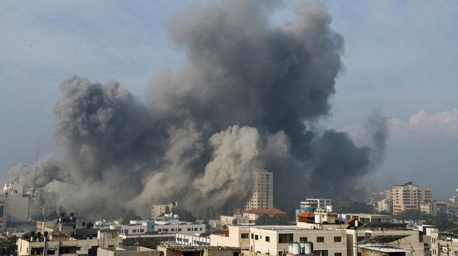 Smoke billows following Israeli strikes, in Gaza City, October 11, 2023. REUTERS/Mohammed Salem REFILE - CORRECTING 