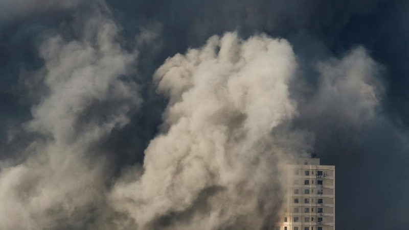 Smoke billows following Israeli strikes in Gaza City, October 11, 2023. REUTERS/Saleh Salem
