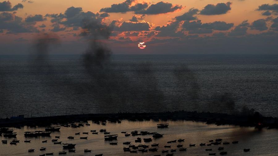 Smoke rises after Israeli strikes on the seaport of Gaza City, in Gaza, October 10, 2023. REUTERS/Mohammed Salem