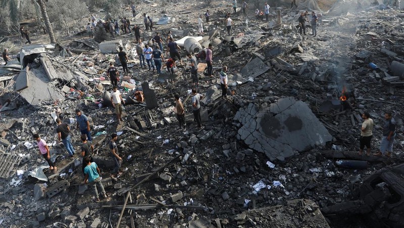Smoke billows following Israeli strikes in Gaza City, October 11, 2023. REUTERS/Saleh Salem