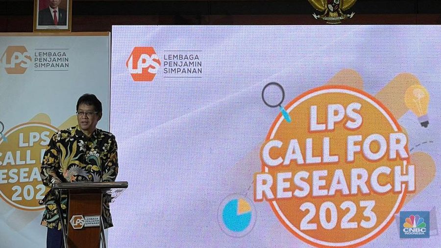 Ketua Dewan Komisioner LPS Purbaya Yudhi Sadewa dalam paparan LPS Call for Research 2023 di Jakarta, Rabu (11/10).
