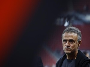 Luis Enrique Bungkam Ditanya Transfer Kvarathskhelia ke PSG