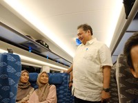 Usai Jajal Whoosh, Airlangga: Tanggung Cuma Sampai Bandung