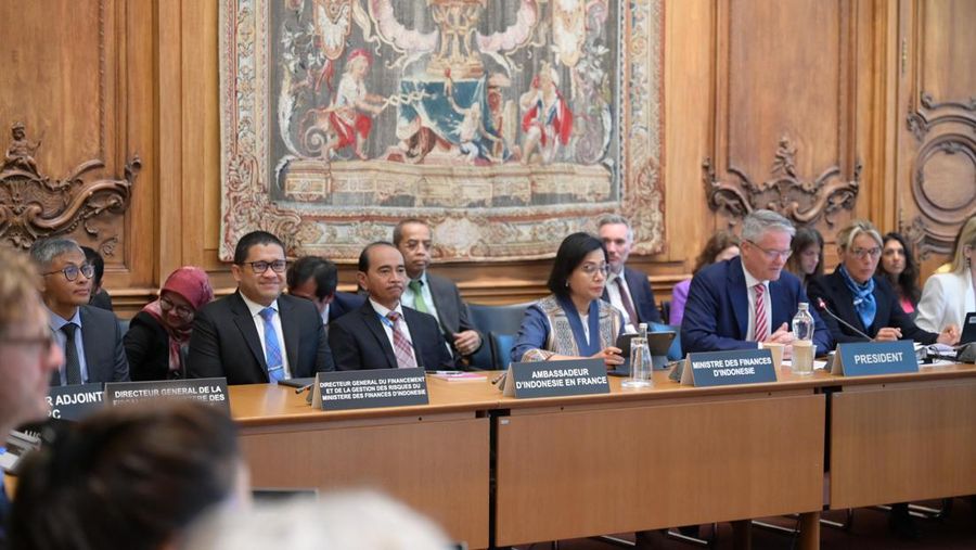 Menteri Keuangan Sri Mulyani Indrawati sambangi kantor pusat OECD di Paris, Selasa (10/10). Sri Mulyani disambut oleh dewan negara-negara anggota OECD dan Sekretaris Jenderal OECD yang merangkap sebagai Ketua OECD Council Mathias Cormann. (Dok: Biro KLI Kemenkeu)