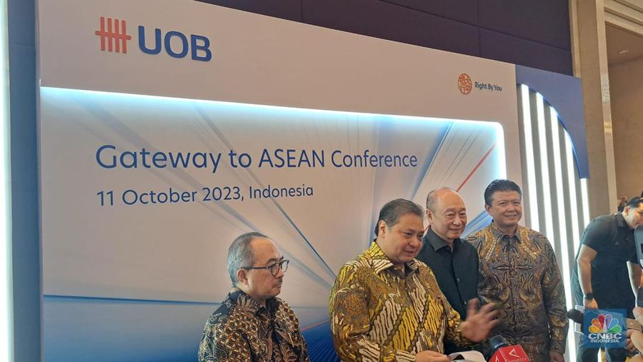 Menteri Koordinator Bidang Perekonomian RepubIik Indonesia, Airlangga Hartarto di acara Konferensi UOB Gateway to ASEAN di Hotel Raffles, Jakarta, Rabu, 11/10. (CNBC Indonesia/Hadijah Alaydrus)