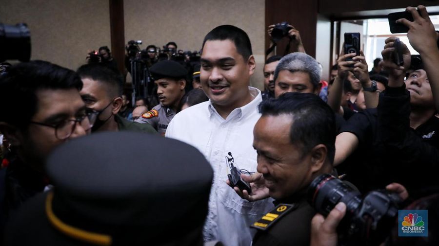 Menteri Pemuda dan Olahraga (Menpora), Dito Ariotedjo tiba di Pengadilan Negeri (PN) Jakarta Pusat, Rabu (11/10/2023). Menpora Dito Ariotedjo datang memenuhi panggilan sebagai saksi sidang perkara korupsi BTS Kominfo. (CNBC Indonesia/Faisal Rahman)