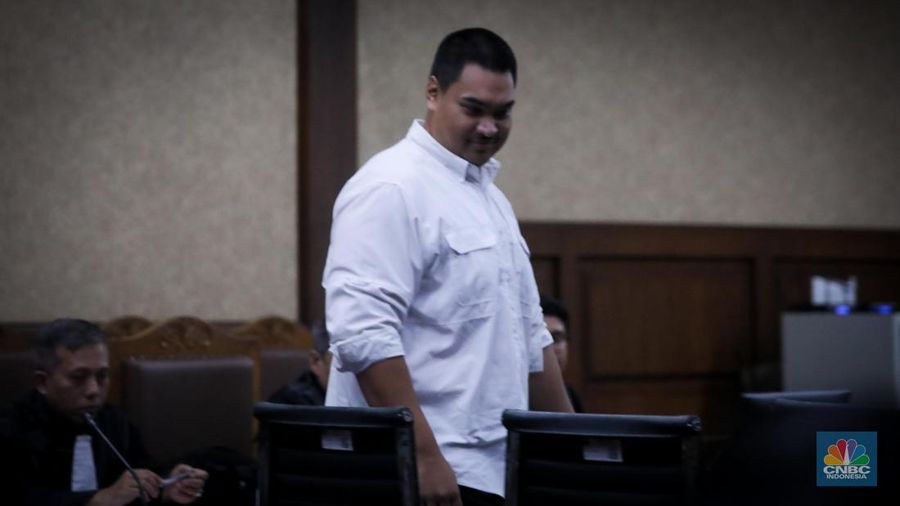Menteri Pemuda dan Olahraga (Menpora), Dito Ariotedjo tiba di Pengadilan Negeri (PN) Jakarta Pusat, Rabu (11/10/2023). Menpora Dito Ariotedjo datang memenuhi panggilan sebagai saksi sidang perkara korupsi BTS Kominfo. (CNBC Indonesia/Faisal Rahman)