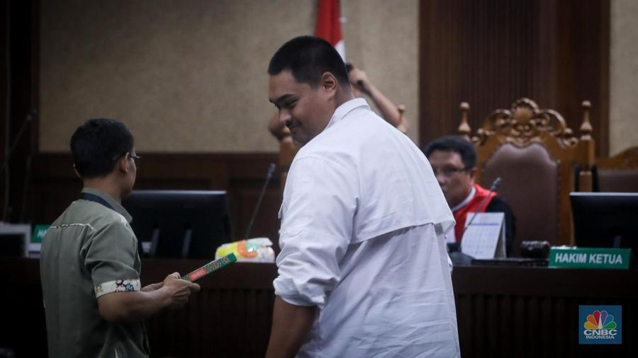 Menteri Pemuda dan Olahraga (Menpora), Dito Ariotedjo tiba di Pengadilan Negeri (PN) Jakarta Pusat, Rabu (11/10/2023). Menpora Dito Ariotedjo datang memenuhi panggilan sebagai saksi sidang perkara korupsi BTS Kominfo. (CNBC Indonesia/Faisal Rahman)