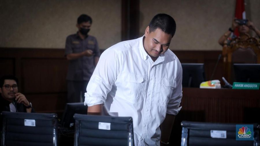 Menteri Pemuda dan Olahraga (Menpora), Dito Ariotedjo tiba di Pengadilan Negeri (PN) Jakarta Pusat, Rabu (11/10/2023). Menpora Dito Ariotedjo datang memenuhi panggilan sebagai saksi sidang perkara korupsi BTS Kominfo. (CNBC Indonesia/Faisal Rahman)