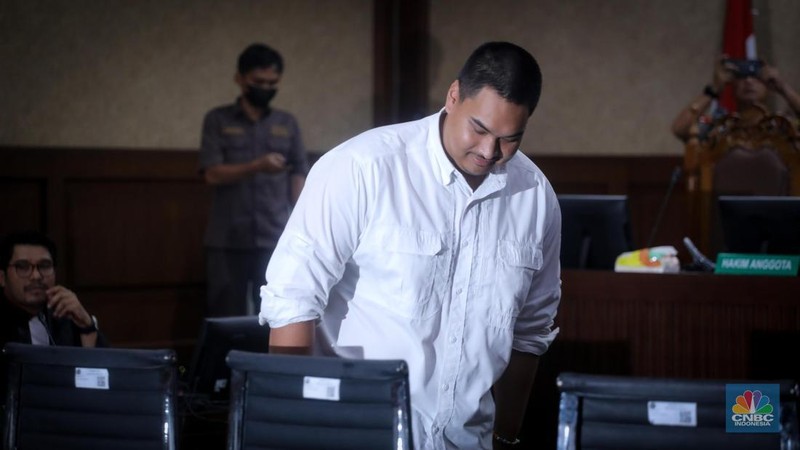 Menteri Pemuda dan Olahraga (Menpora), Dito Ariotedjo tiba di Pengadilan Negeri (PN) Jakarta Pusat, Rabu (11/10/2023). Menpora Dito Ariotedjo datang memenuhi panggilan sebagai saksi sidang perkara korupsi BTS Kominfo. (CNBC Indonesia/Faisal Rahman)